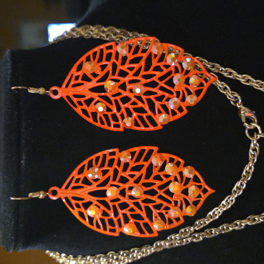 🤑Sold🤑Aldo Retired Parrot Statement Necklace and Earrings - Picture 4 of 5